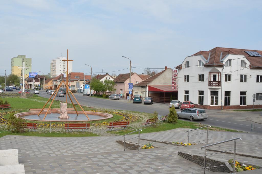 Hotel President Satu Mare Bagian luar foto